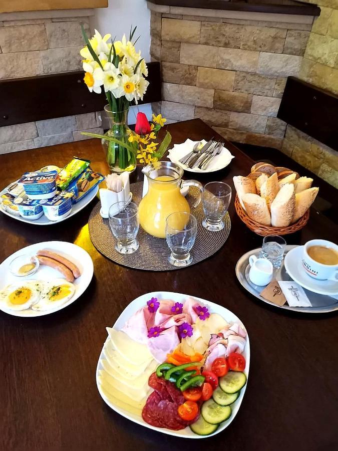 Excalibur Penzion A Restaurace Moravská Třebová Εξωτερικό φωτογραφία