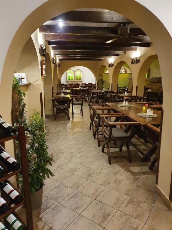 Excalibur Penzion A Restaurace Moravská Třebová Εξωτερικό φωτογραφία
