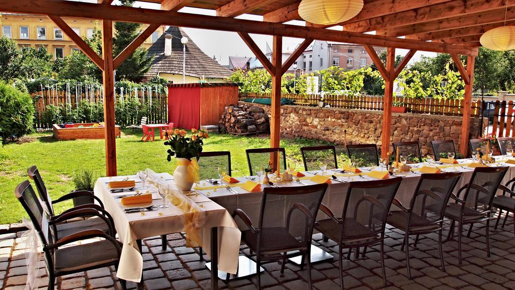 Excalibur Penzion A Restaurace Moravská Třebová Εξωτερικό φωτογραφία