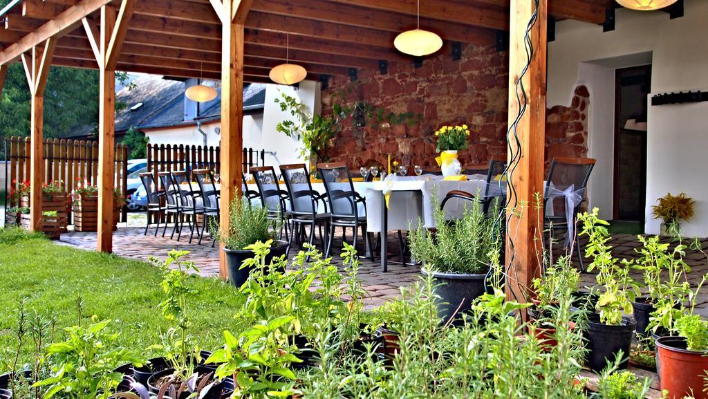 Excalibur Penzion A Restaurace Moravská Třebová Εξωτερικό φωτογραφία
