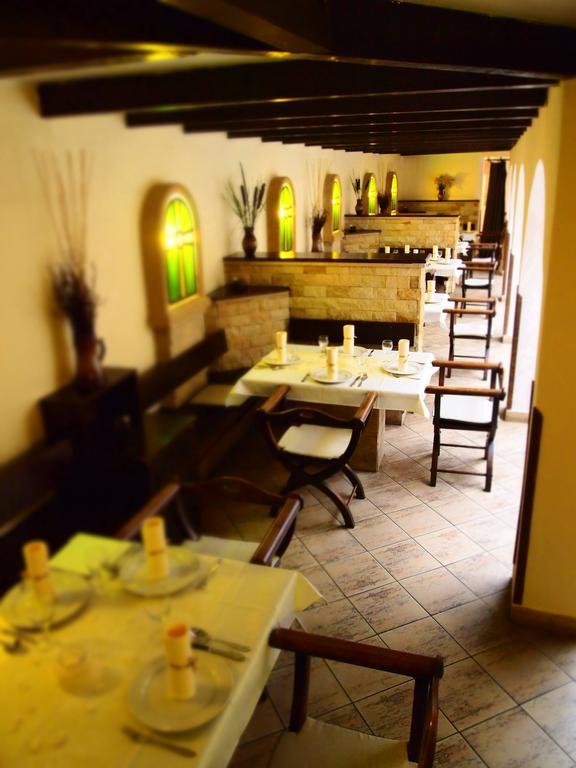 Excalibur Penzion A Restaurace Moravská Třebová Εξωτερικό φωτογραφία