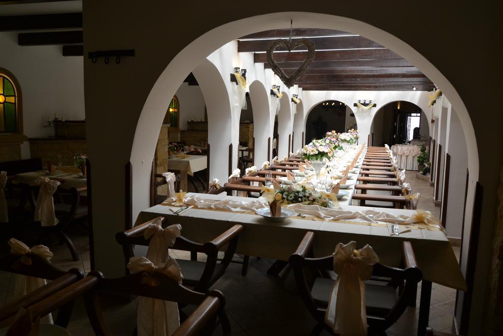 Excalibur Penzion A Restaurace Moravská Třebová Εξωτερικό φωτογραφία