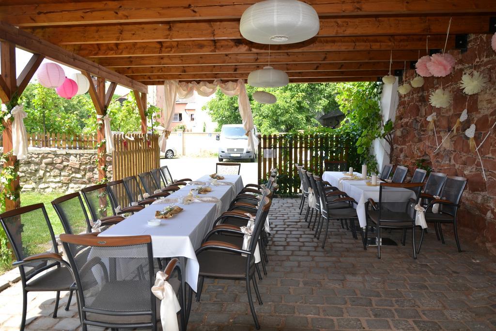 Excalibur Penzion A Restaurace Moravská Třebová Εξωτερικό φωτογραφία