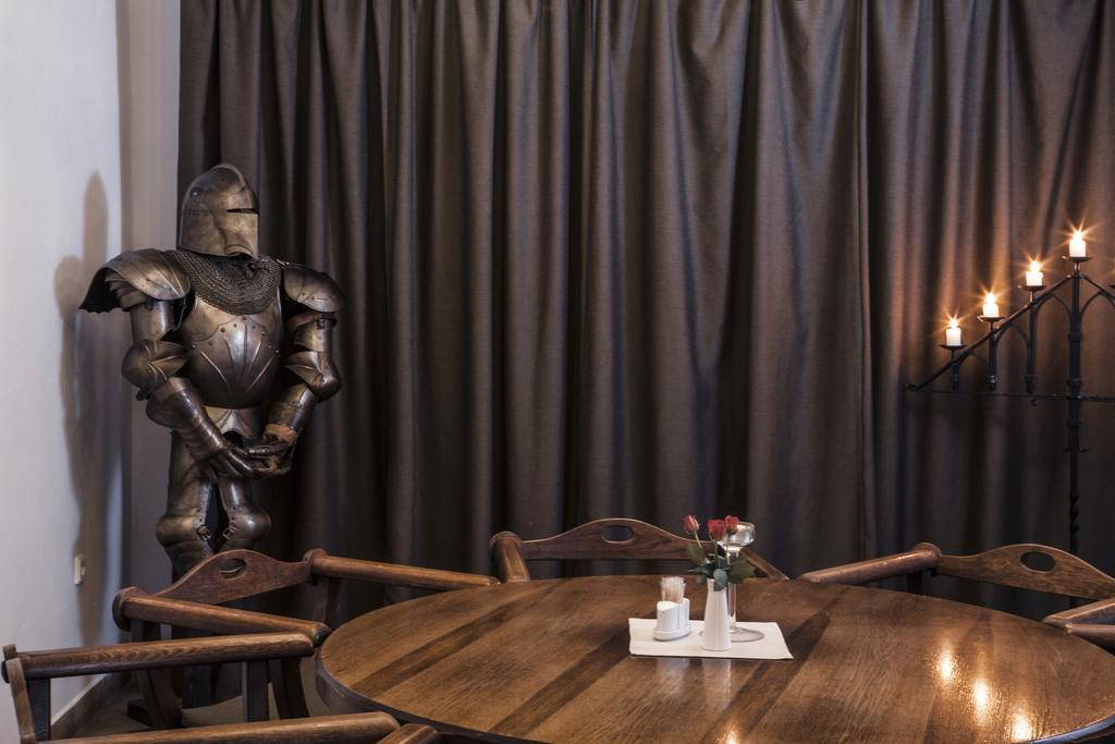 Excalibur Penzion A Restaurace Moravská Třebová Εξωτερικό φωτογραφία