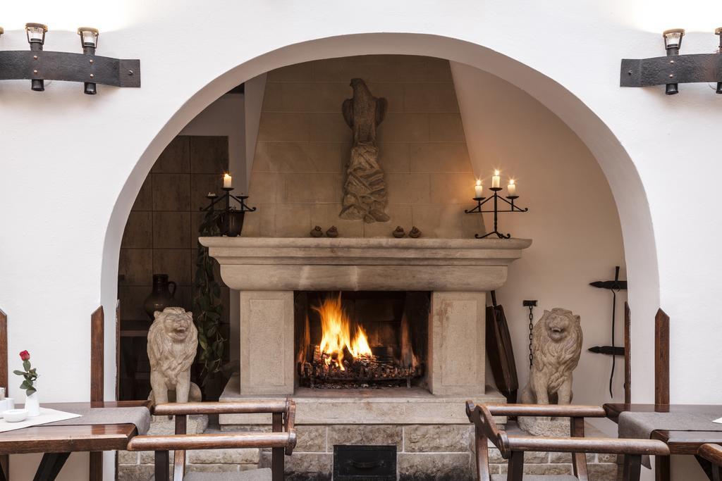 Excalibur Penzion A Restaurace Moravská Třebová Εξωτερικό φωτογραφία