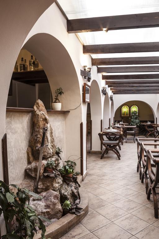 Excalibur Penzion A Restaurace Moravská Třebová Εξωτερικό φωτογραφία