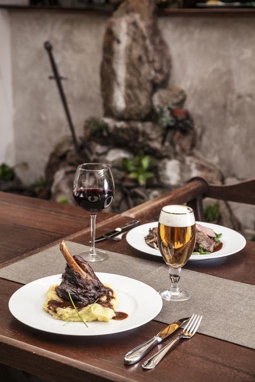 Excalibur Penzion A Restaurace Moravská Třebová Εξωτερικό φωτογραφία