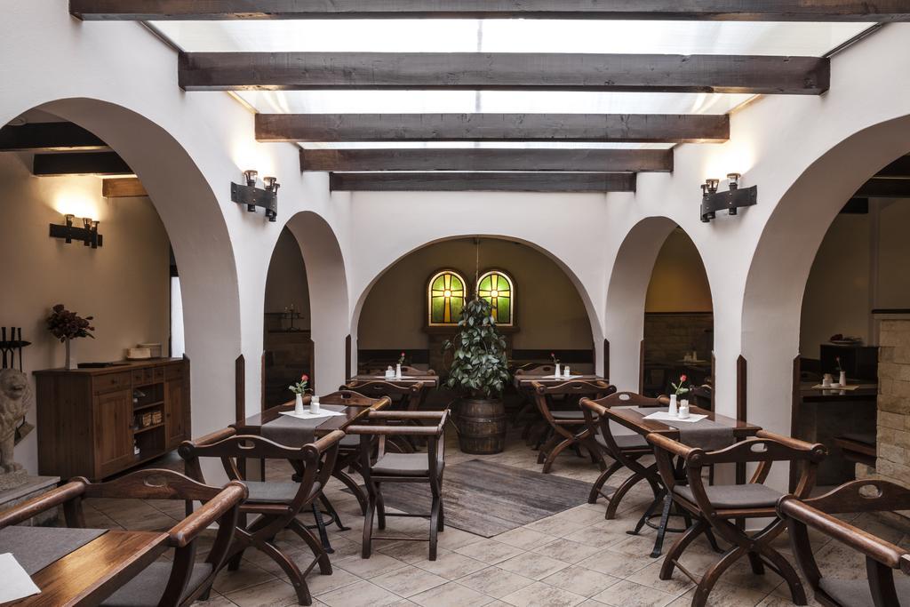 Excalibur Penzion A Restaurace Moravská Třebová Εξωτερικό φωτογραφία