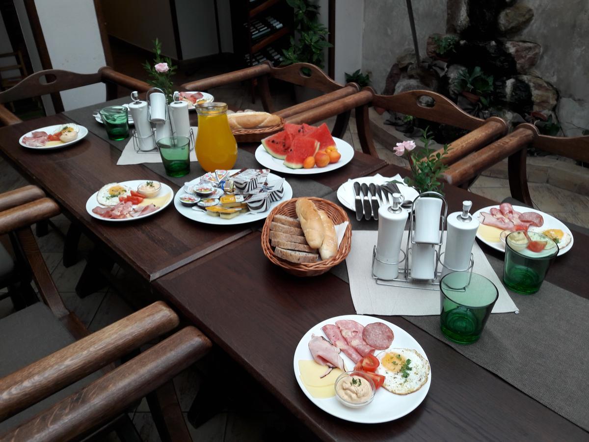 Excalibur Penzion A Restaurace Moravská Třebová Εξωτερικό φωτογραφία